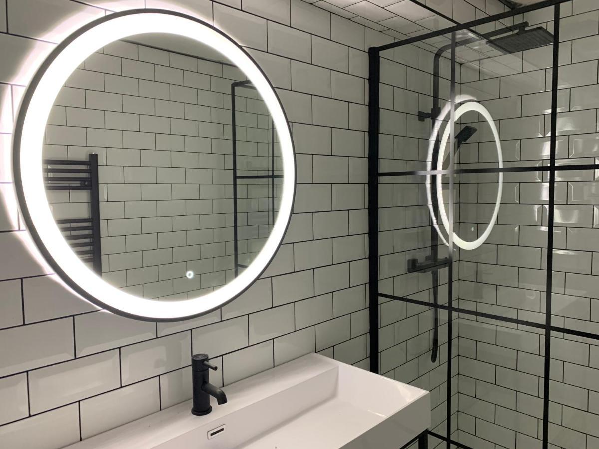 Loft 11 Stunning Luxury Nyc Loft Style Interior Designed 2Bd Apartment Excellent City Centre Location Mezzanine Cinema Room Designer Furniture Amazing Space 더글러스 외부 사진
