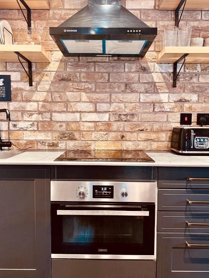 Loft 11 Stunning Luxury Nyc Loft Style Interior Designed 2Bd Apartment Excellent City Centre Location Mezzanine Cinema Room Designer Furniture Amazing Space 더글러스 외부 사진