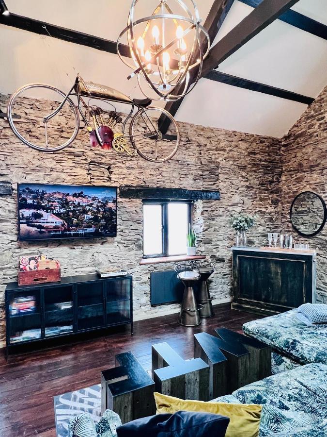 Loft 11 Stunning Luxury Nyc Loft Style Interior Designed 2Bd Apartment Excellent City Centre Location Mezzanine Cinema Room Designer Furniture Amazing Space 더글러스 외부 사진
