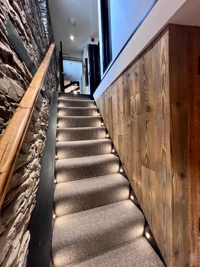 Loft 11 Stunning Luxury Nyc Loft Style Interior Designed 2Bd Apartment Excellent City Centre Location Mezzanine Cinema Room Designer Furniture Amazing Space 더글러스 외부 사진