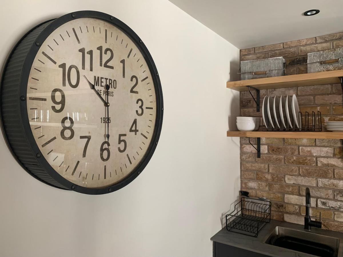Loft 11 Stunning Luxury Nyc Loft Style Interior Designed 2Bd Apartment Excellent City Centre Location Mezzanine Cinema Room Designer Furniture Amazing Space 더글러스 외부 사진