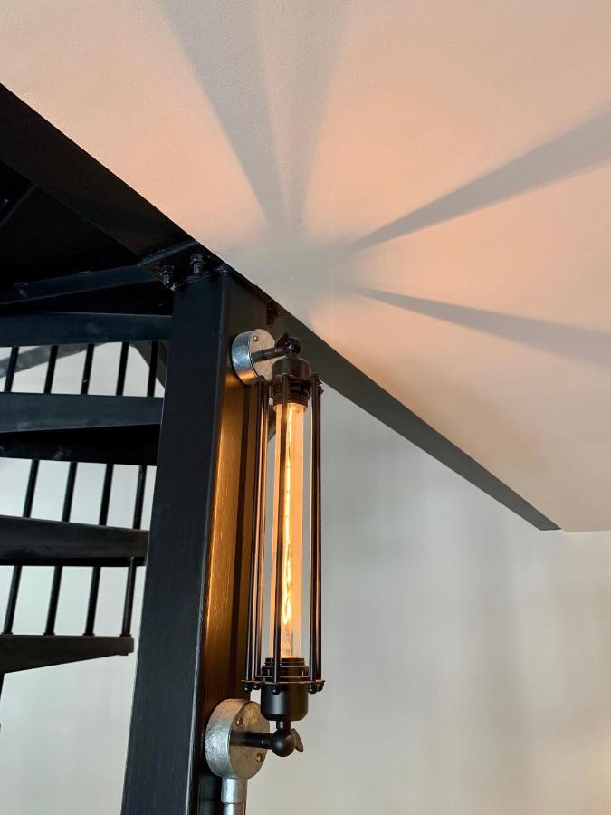 Loft 11 Stunning Luxury Nyc Loft Style Interior Designed 2Bd Apartment Excellent City Centre Location Mezzanine Cinema Room Designer Furniture Amazing Space 더글러스 외부 사진